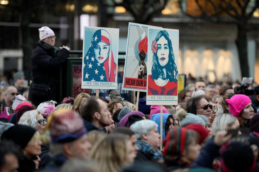 Mujeres marchan en contra de Trump