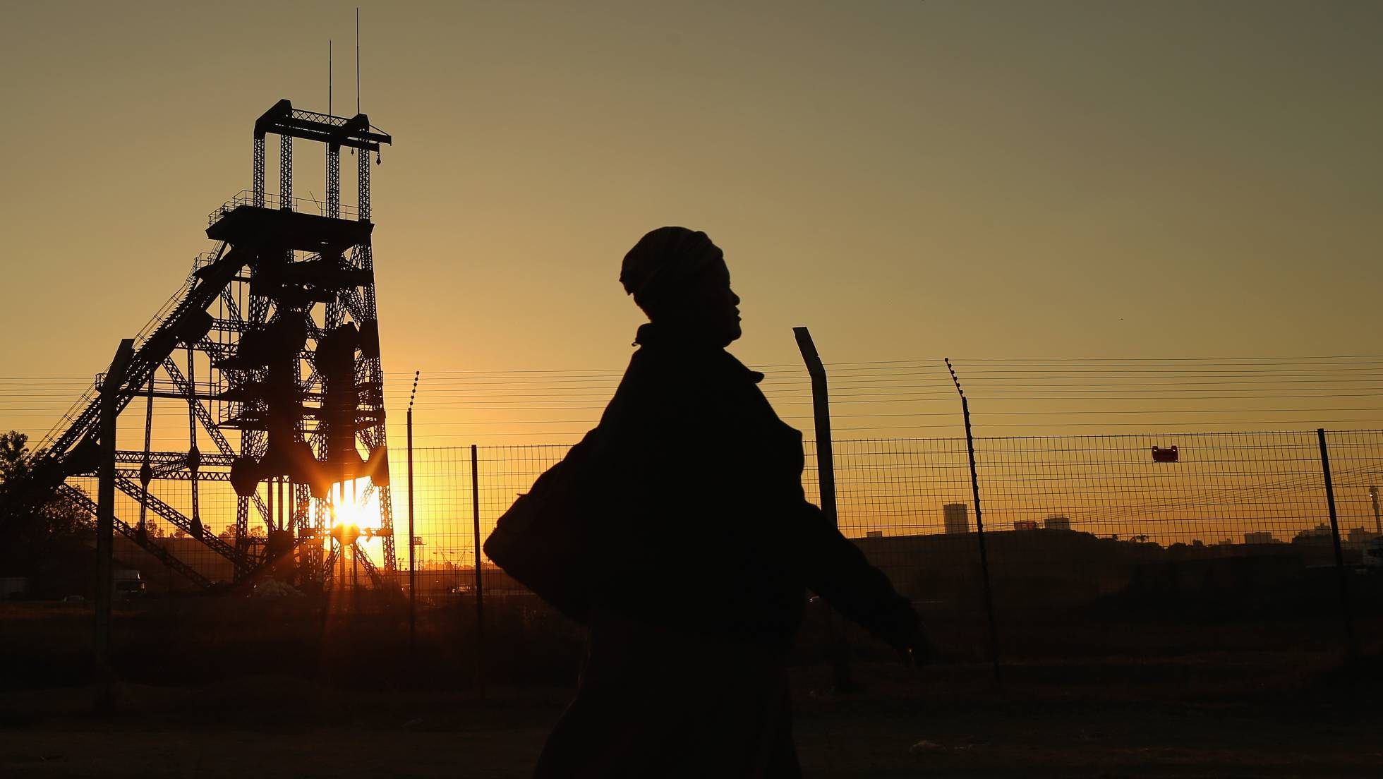trabajadores atrapados en mina Sudáfrica