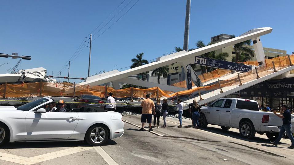 puente peatonal en Miami