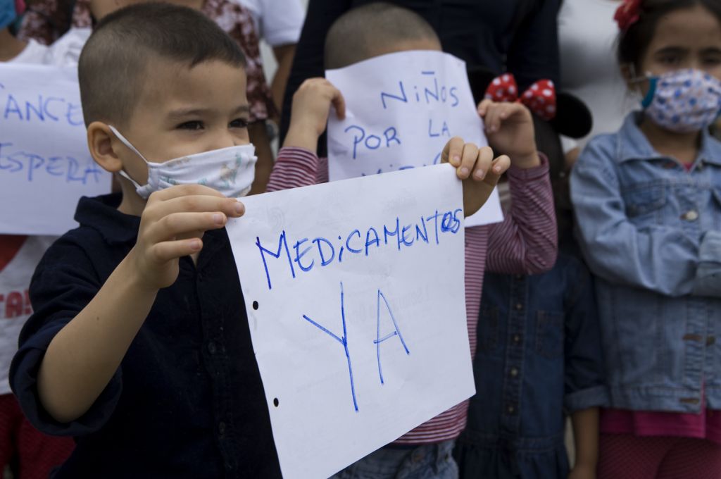 Niños con cáncer protestan en Venezuela