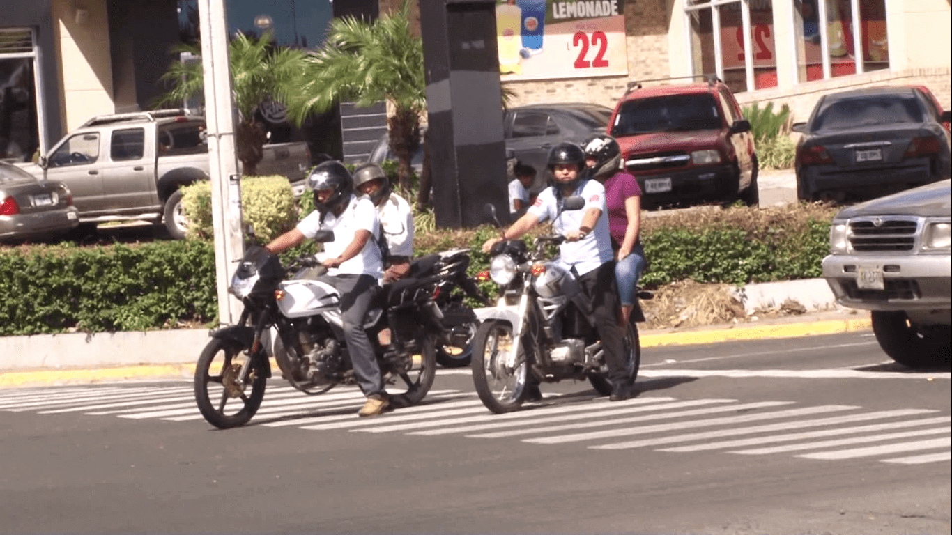 Transito evitará que familias viajen en motocicletas