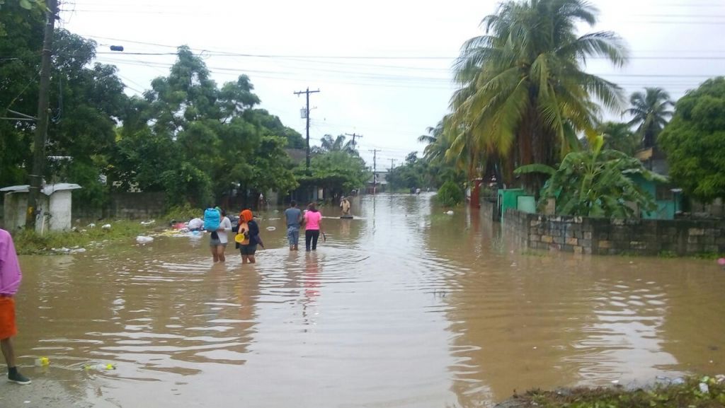 Afectados por las lluvias ¡CLAMAN AYUDA HUMANITARIA!