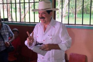 Expresidente Mel Zelaya votó en Olancho