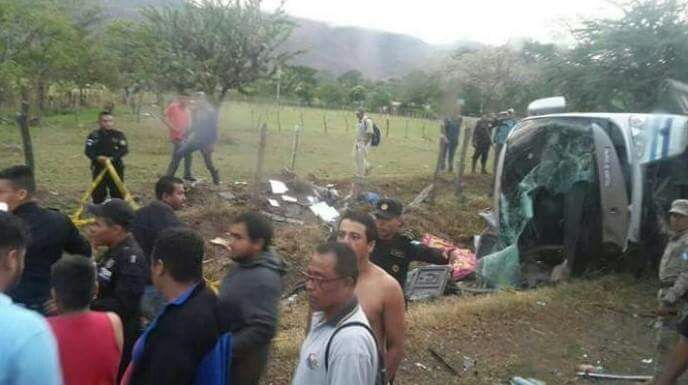 ocho muertos y 21 heridos en accidente en Guatemala