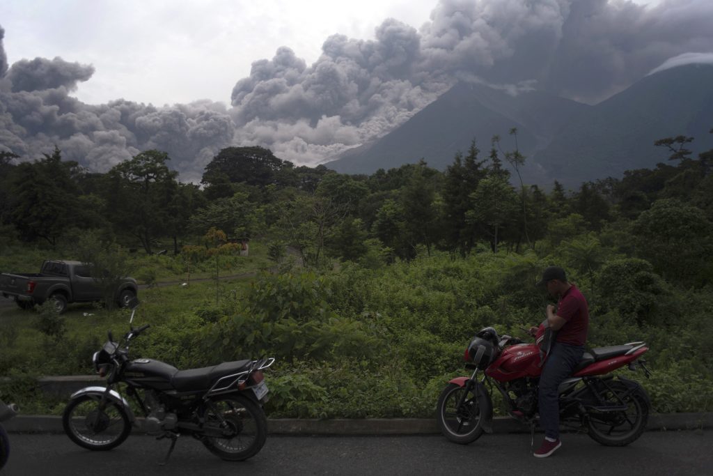 erupción del volcán en Guatemala