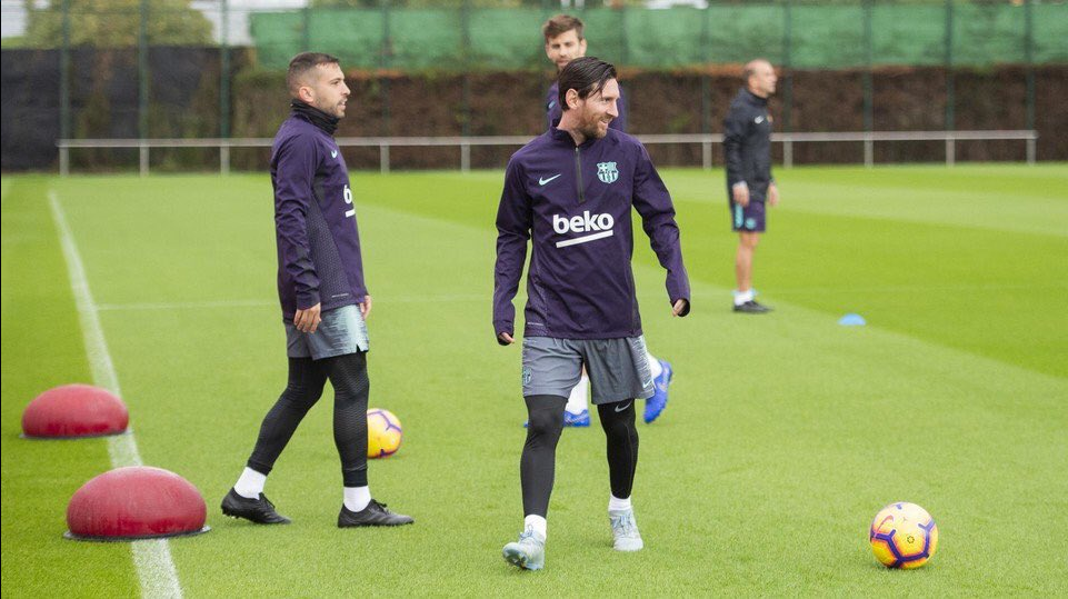 Messi reaparece en los entrenamientos del Barcelona