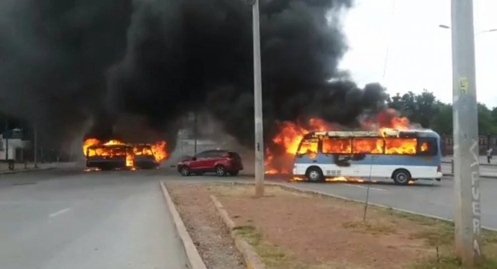 estudiantes quema de buses