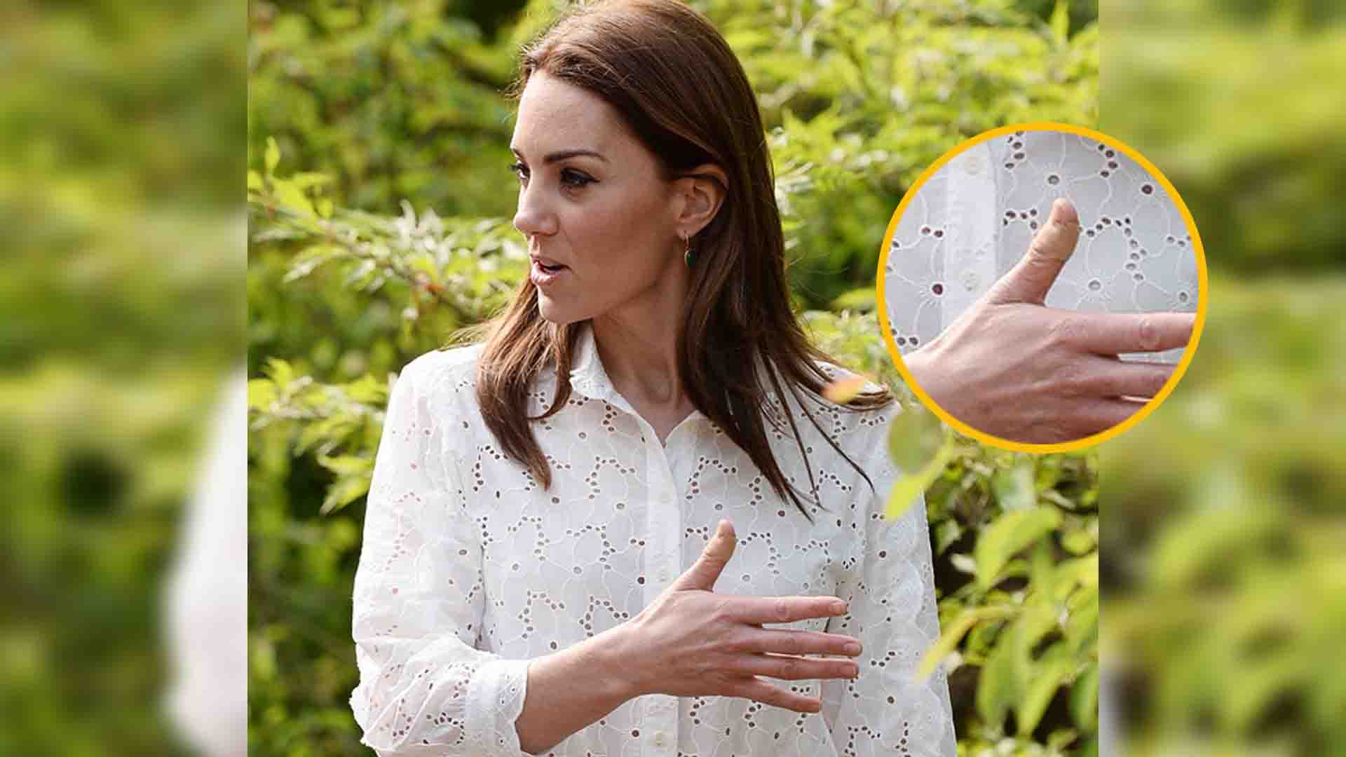 Cuando Kate Middleton reapareció con nuevas curitas color carne en el nudillo de los pulgares de ambas manos. Y recopilan un montón de momentos en los que vuelve a llevarlas, eso sí, repartidas por distintos puntos de las manos.