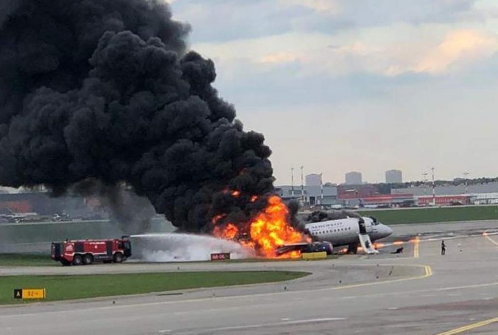 incendio de avión Rusia 13 muertos