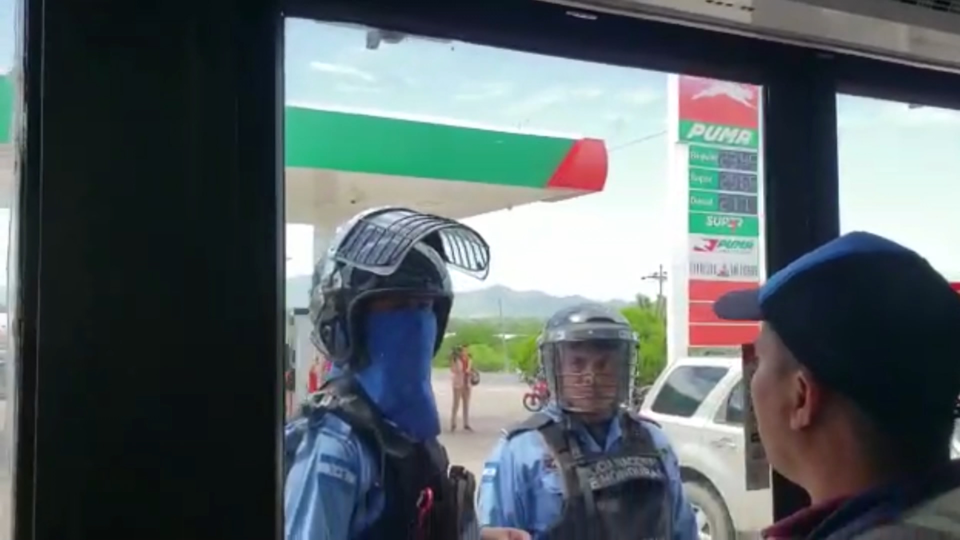 policía gas lacrimógeno
