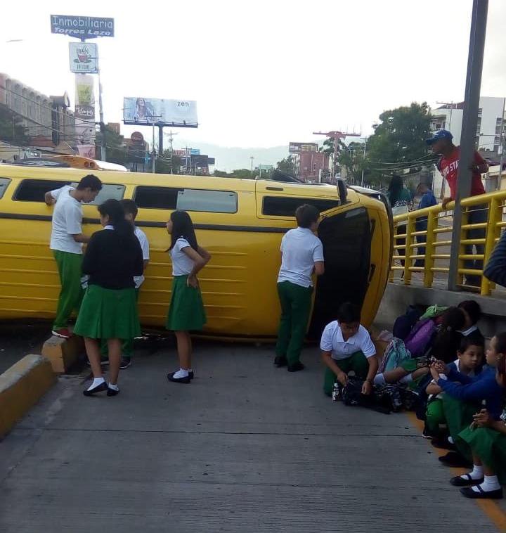 Bus escolar accidente bulevar Suyapa