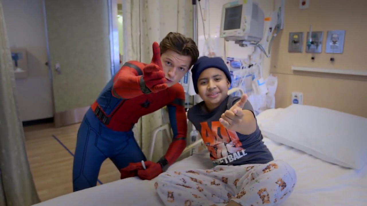 actores spiderman hospital niños superheroes
