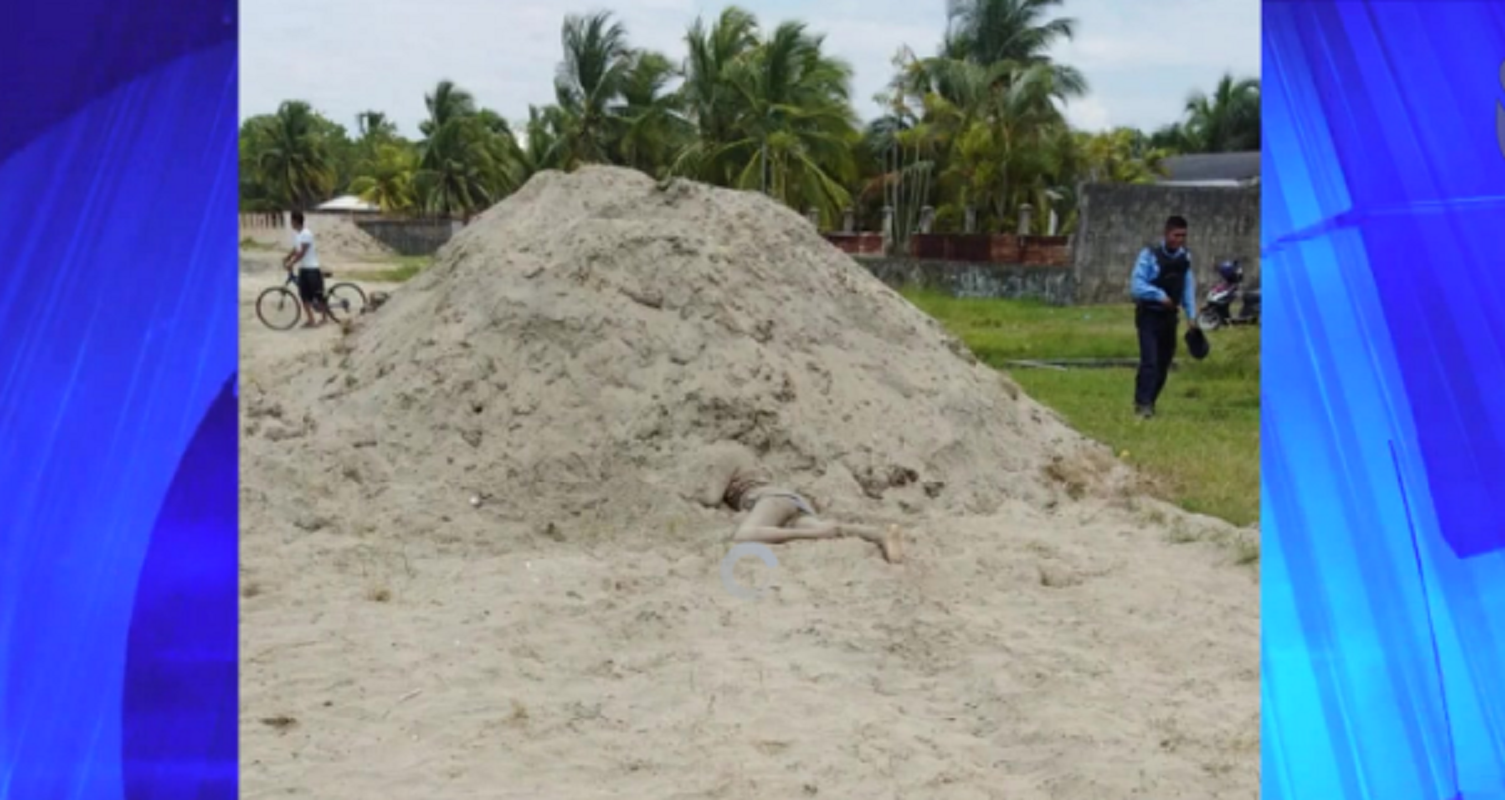 Mujer muerta playa Puerto Cortés