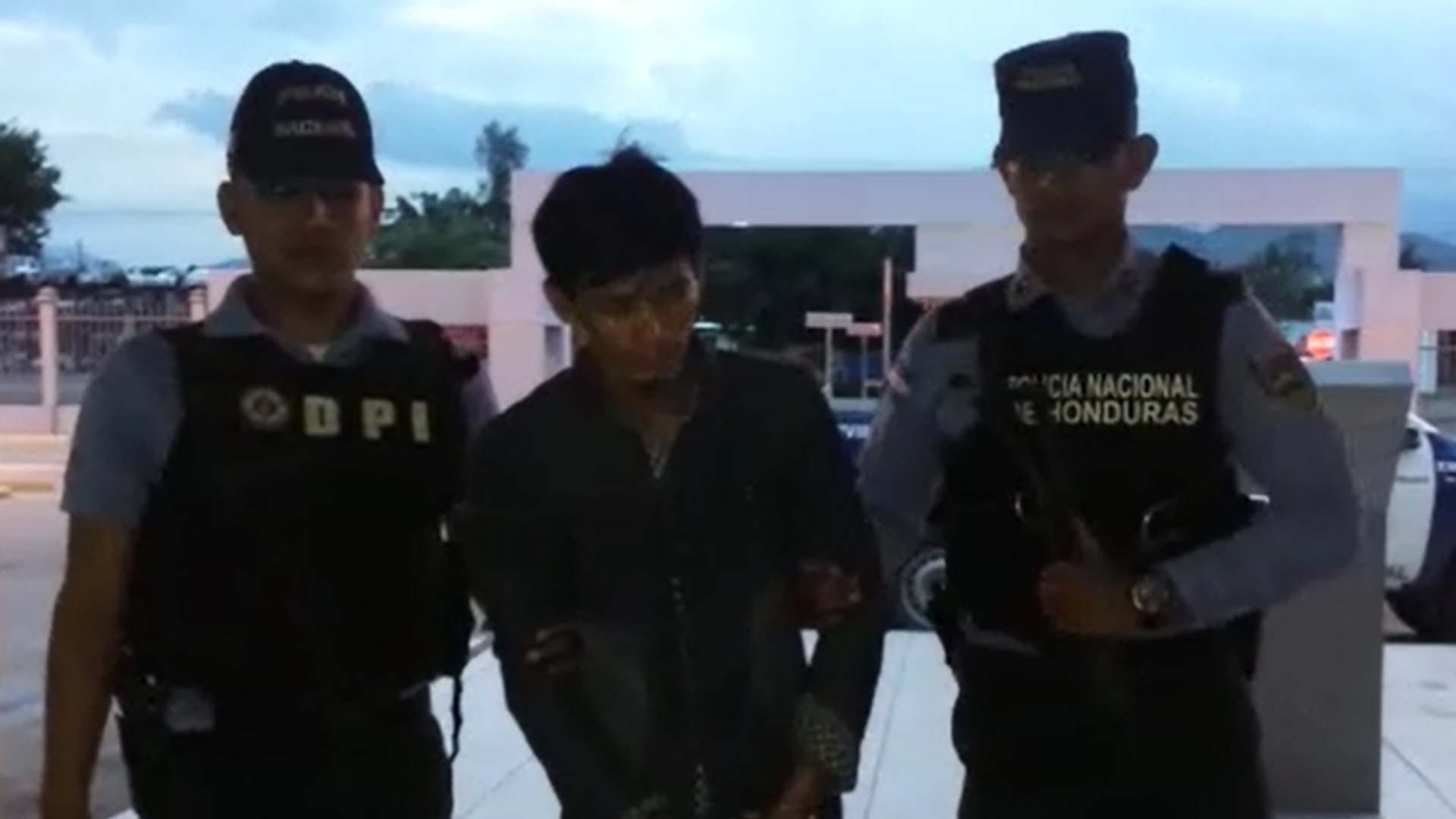 agentes DPI arrestan supuesto femicida