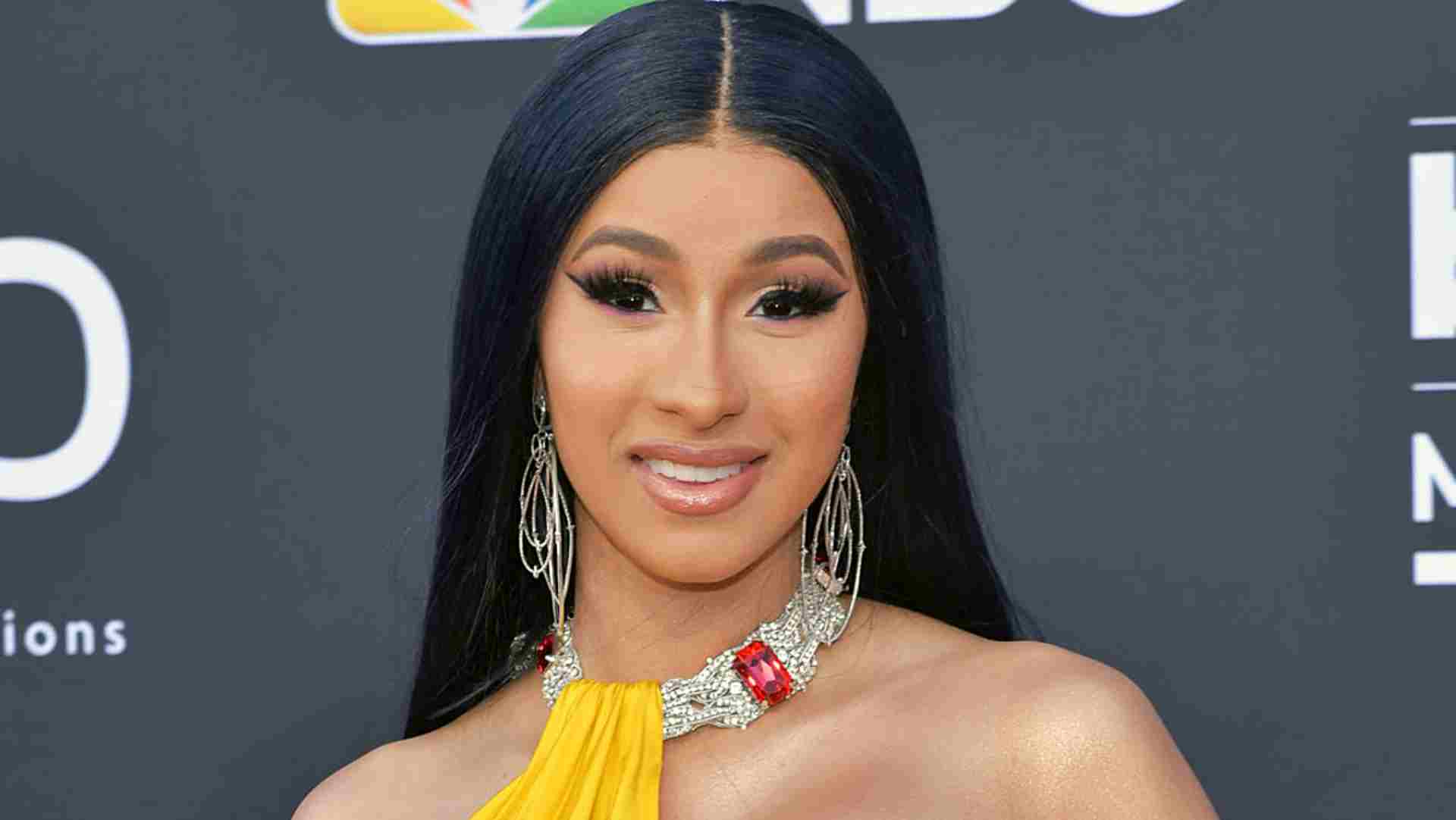 cardi b cirugias plasticas