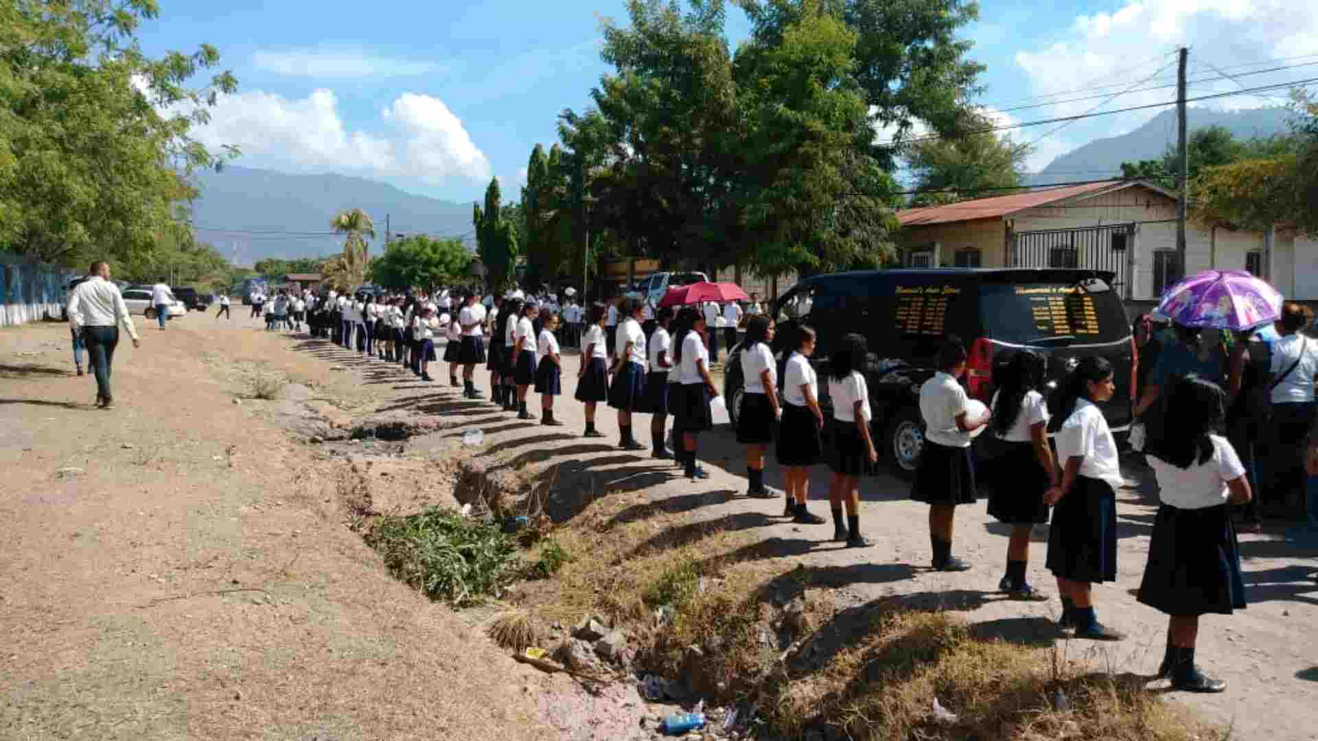 compañeros niño falleció dengue