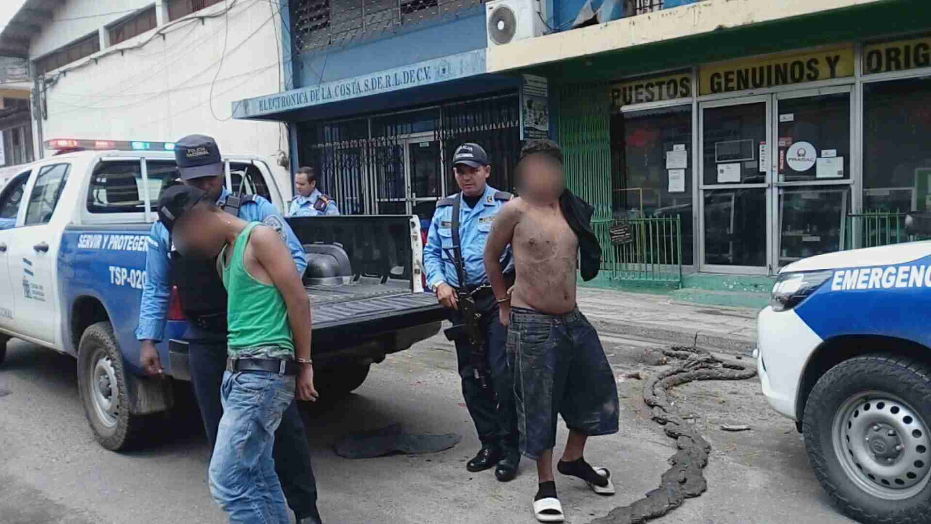 dos sujetos capturados San Pedro Sula
