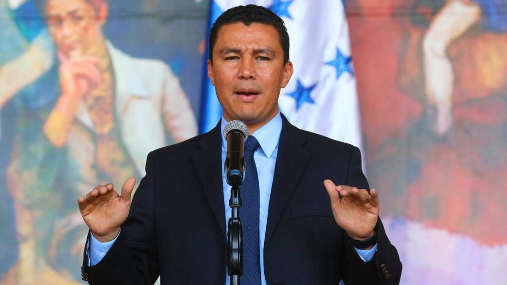Ebal Díaz sueldo