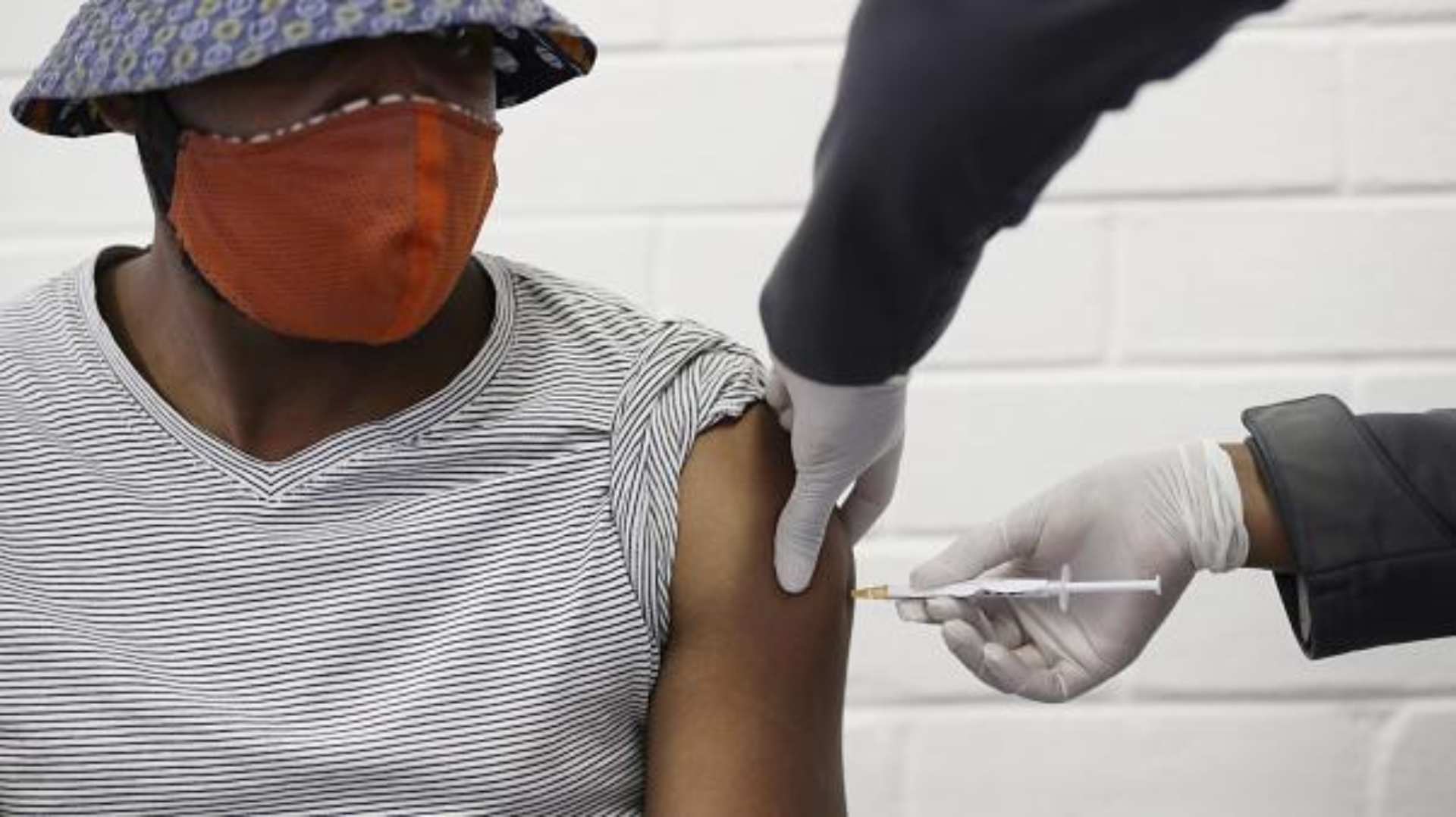 OMS: 70 % de la humanidad deberá vacunarse para el fin de la pandemia