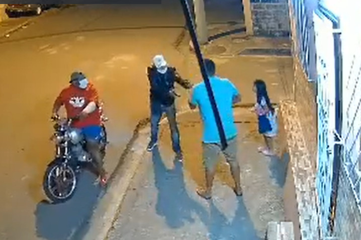 Durante asaltó le disparan a un hombre frente a su hija menor de edad
