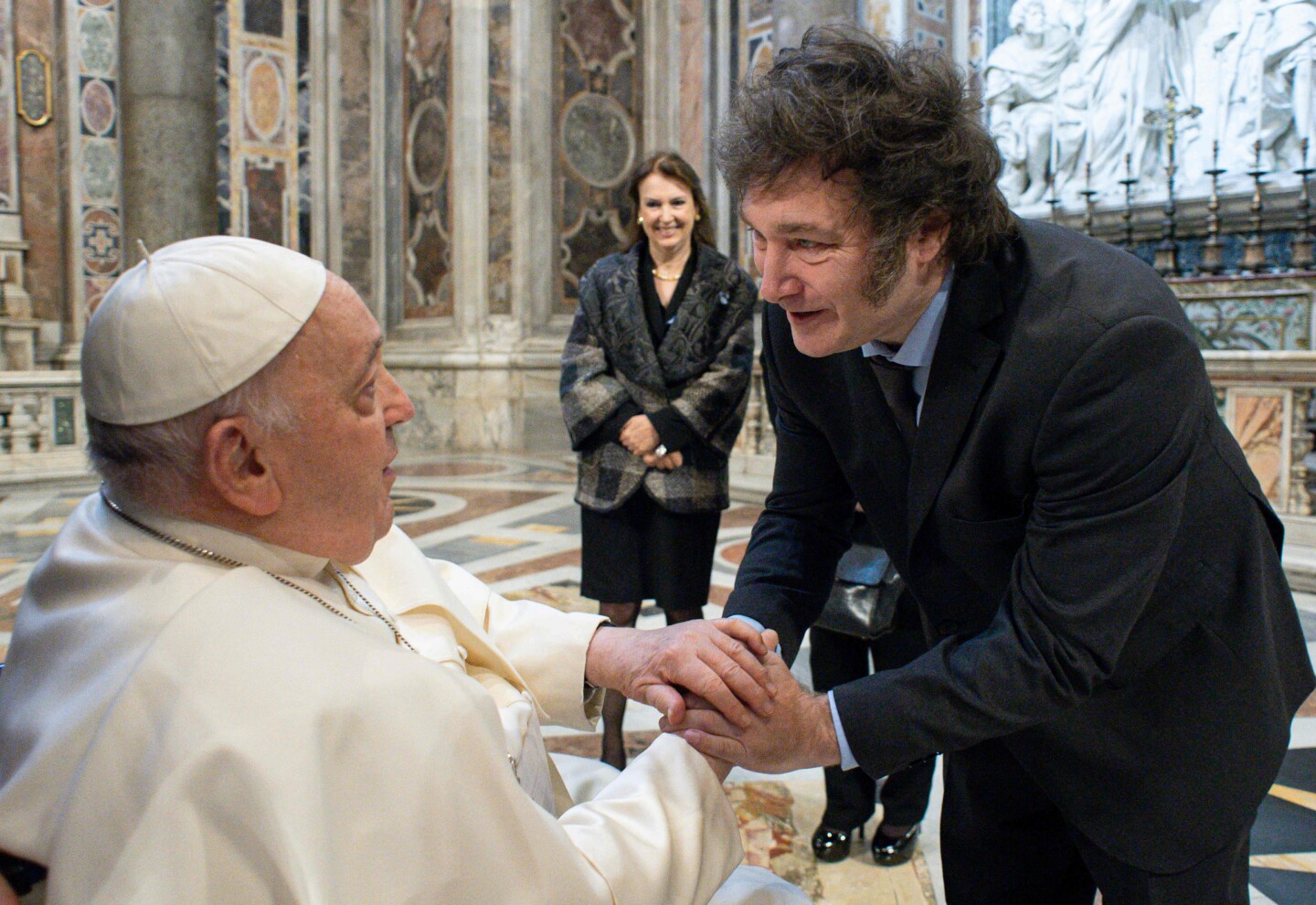 Un giro notable se presenció entre el presidente de Argentina Javier Milei y el papa Francisco, tras una reunión, que marca el primer encuentro entre ambos luego de algunos meses de tensión.