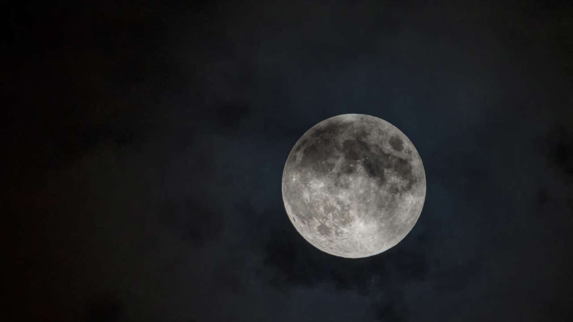 Eclipse penumbral lunar este 25 de marzo