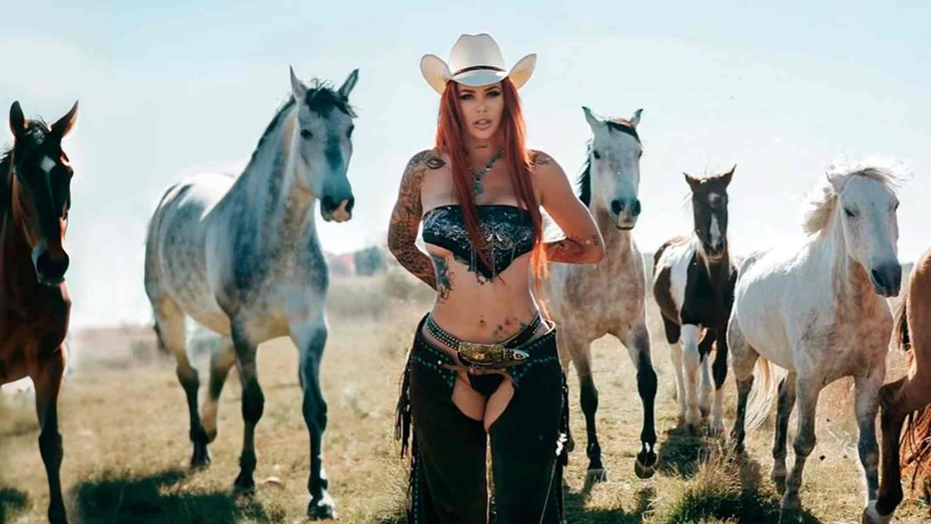 Muere Elena Larrea, mexicana que se hizo viral por financiar santuario de caballos con OnlyFans