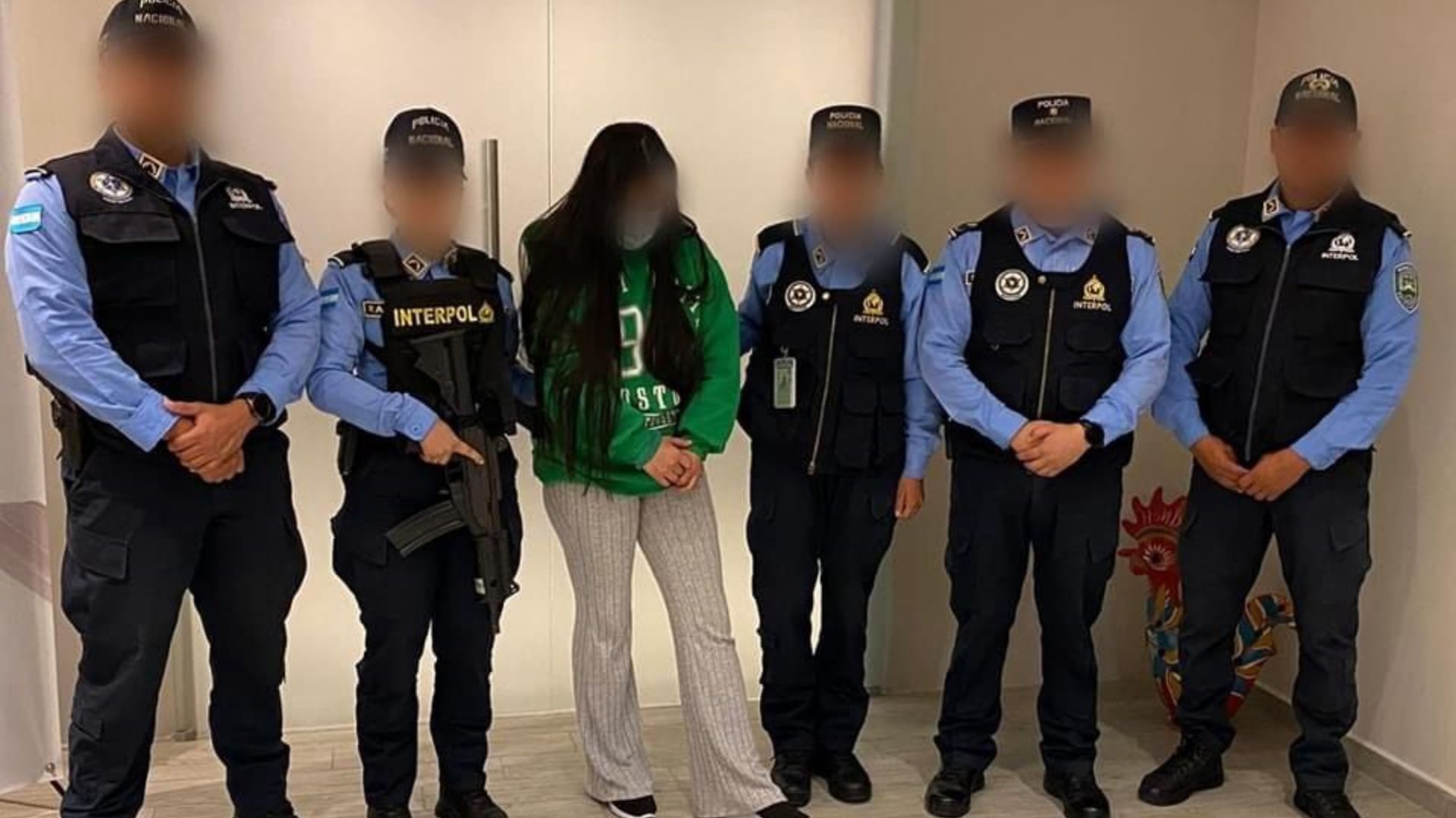 Desde Madrid, España, extraditan a hondureña por supuesto secuestro