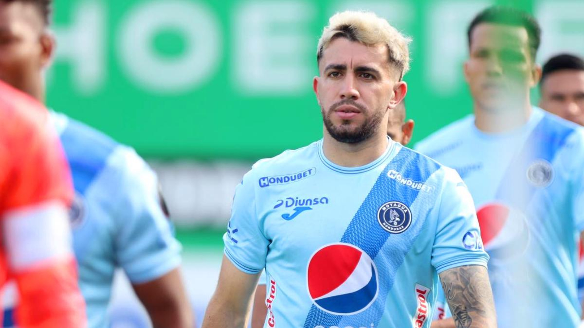 Dura sanción al delantero argentino Agustín Auzmendi, lo que lo dejará fuera de las semifinales del Clausura 2024