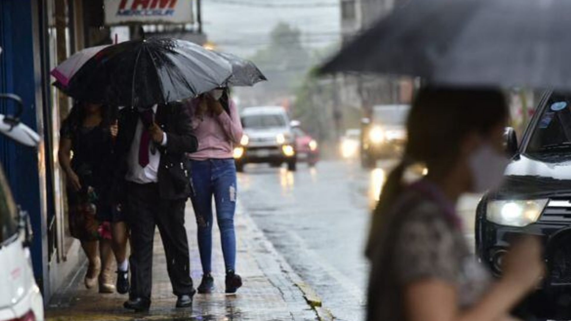 Clima en Honduras Continúan las lluvias en 16 departamentos también temperaturas de 38°
