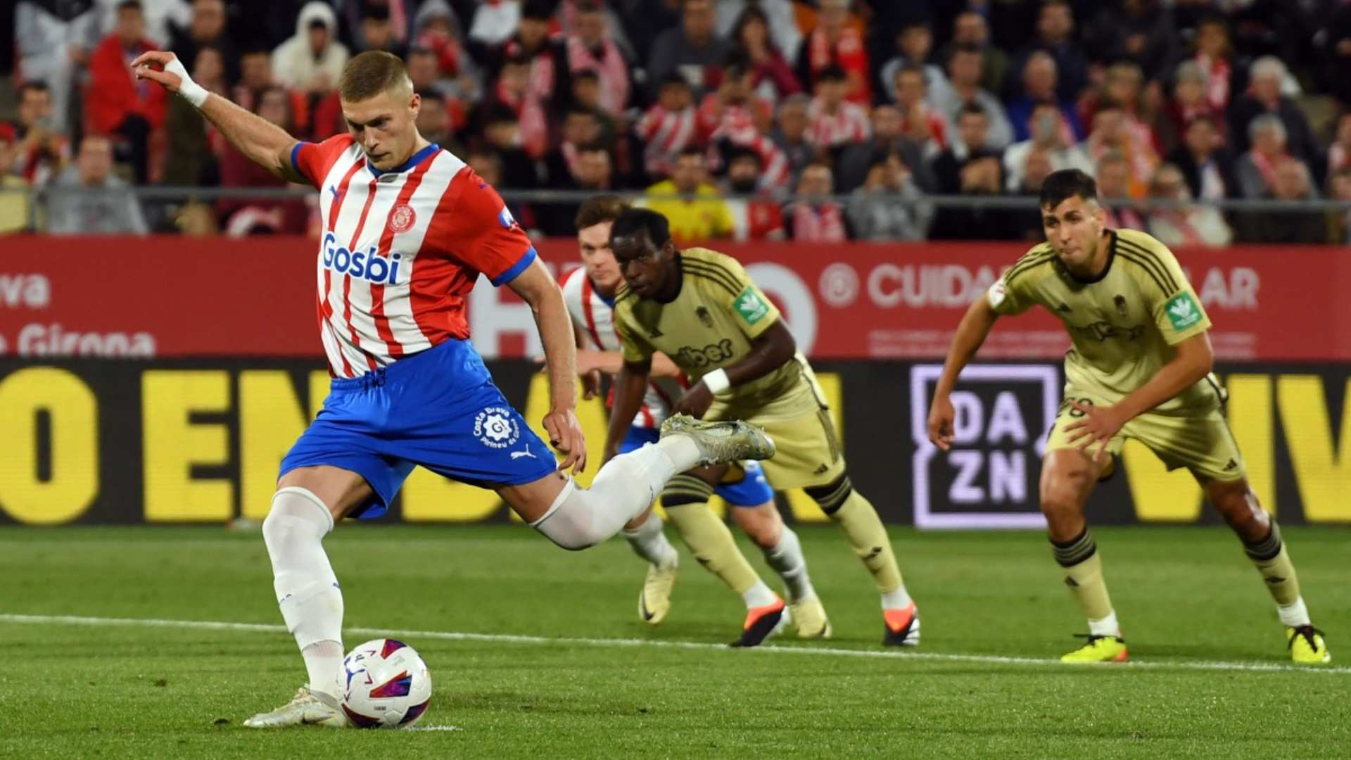 Dovbyk anota hat-trick AFP