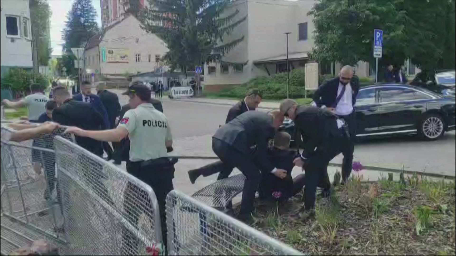 El primer ministro eslovaco sigue grave tras ser baleado; el atacante fue identificado como "un lobo solitario"