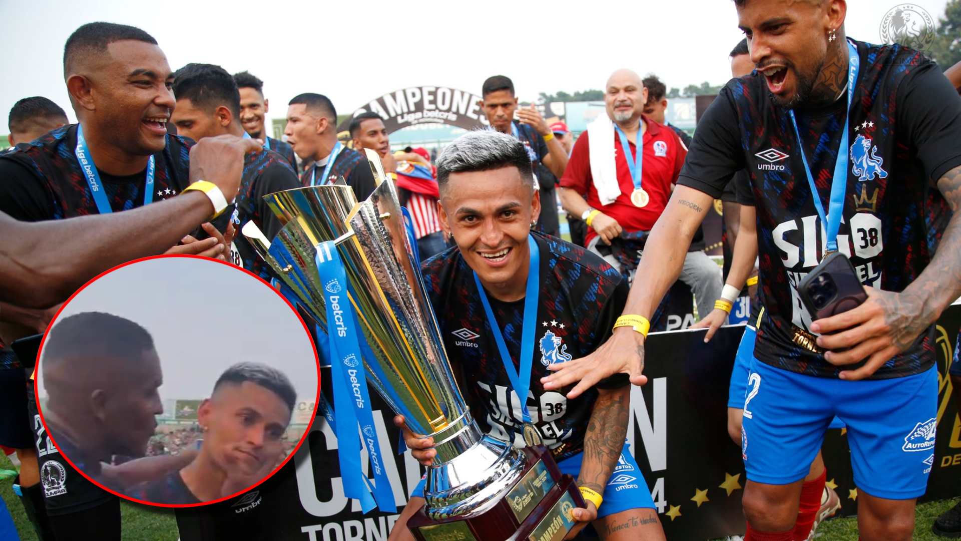 Beckeles sorprende a Najar con un beso en celebración del triunfo del Olimpia