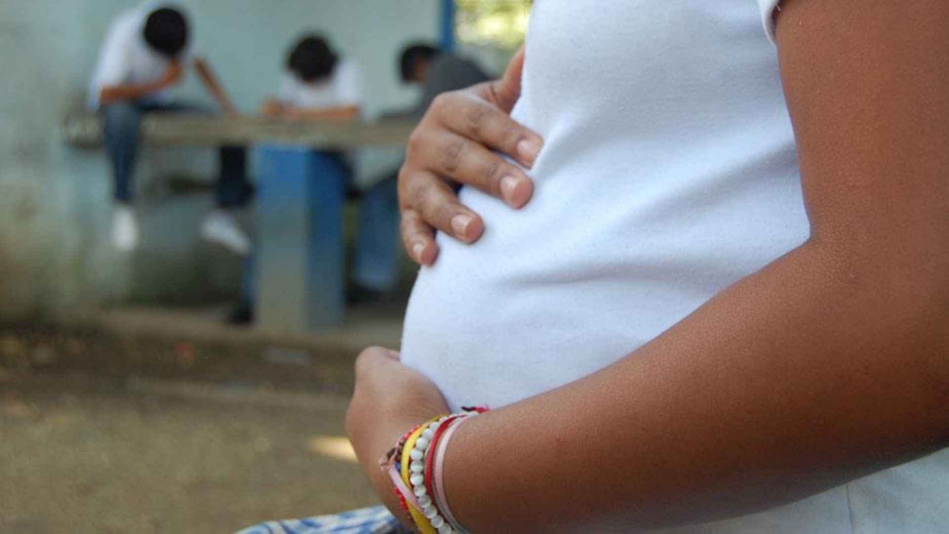 Al menos 2 menores de edad están dando a luz diariamente en el San Felipe