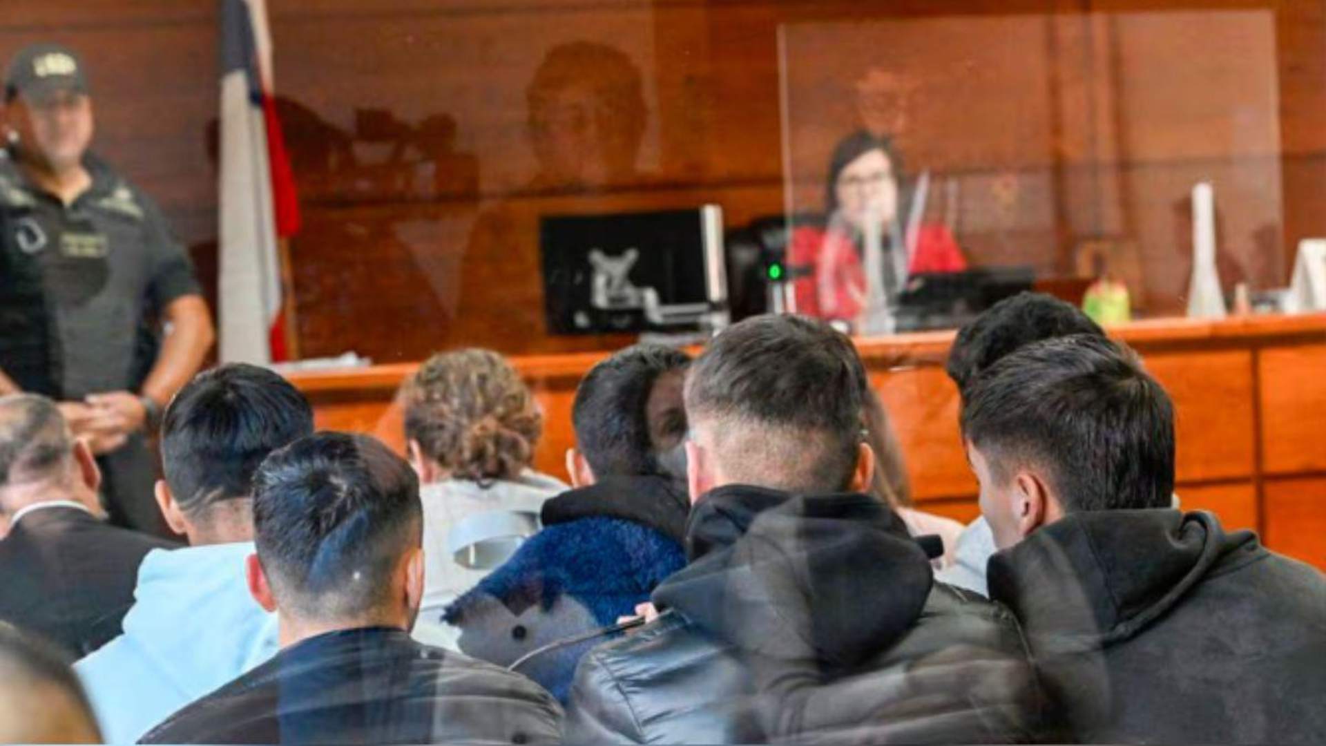 Nueve futbolistas acusados de abusar a joven en Chile