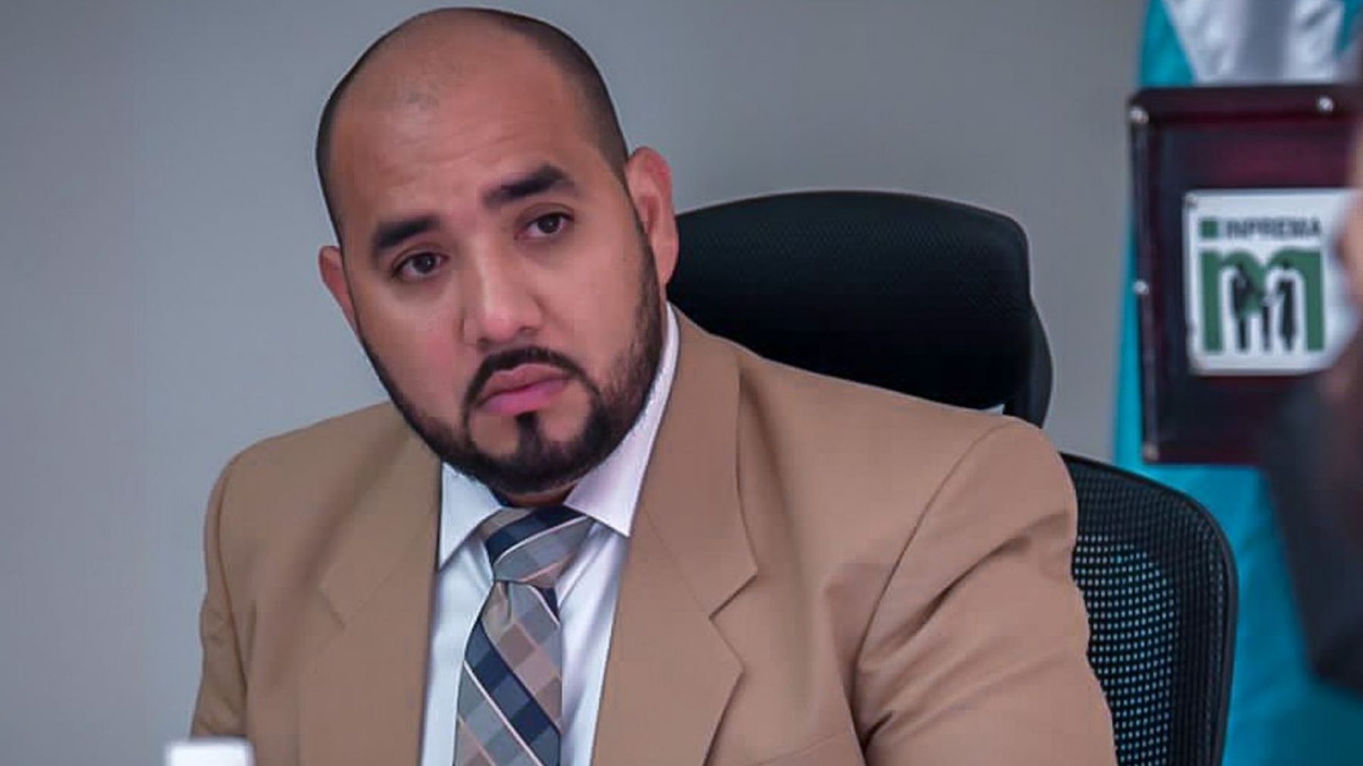 Daniel Sponda sostiene que no suspenderá clases