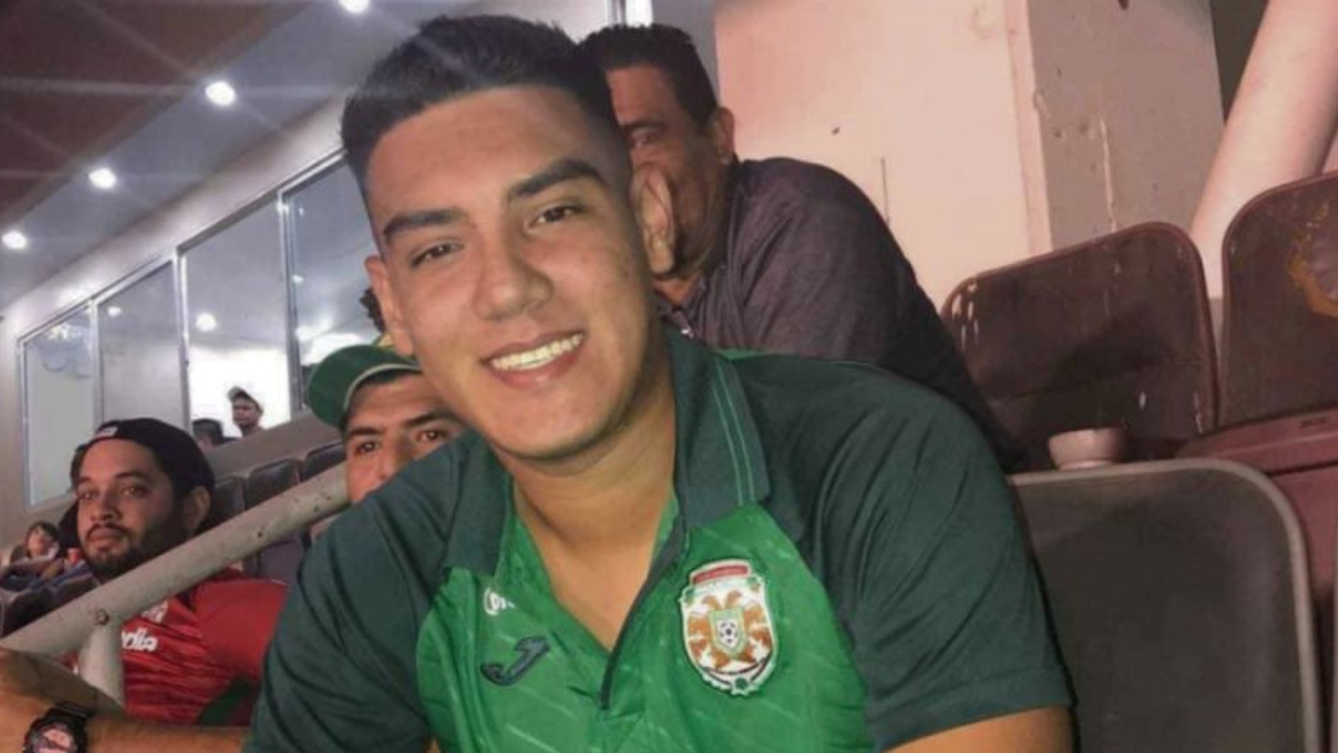 Familia de Kevin Fúnez exige investigación sobre su fallecimiento protestando frente a la Funeraria en San Pedro Sula.