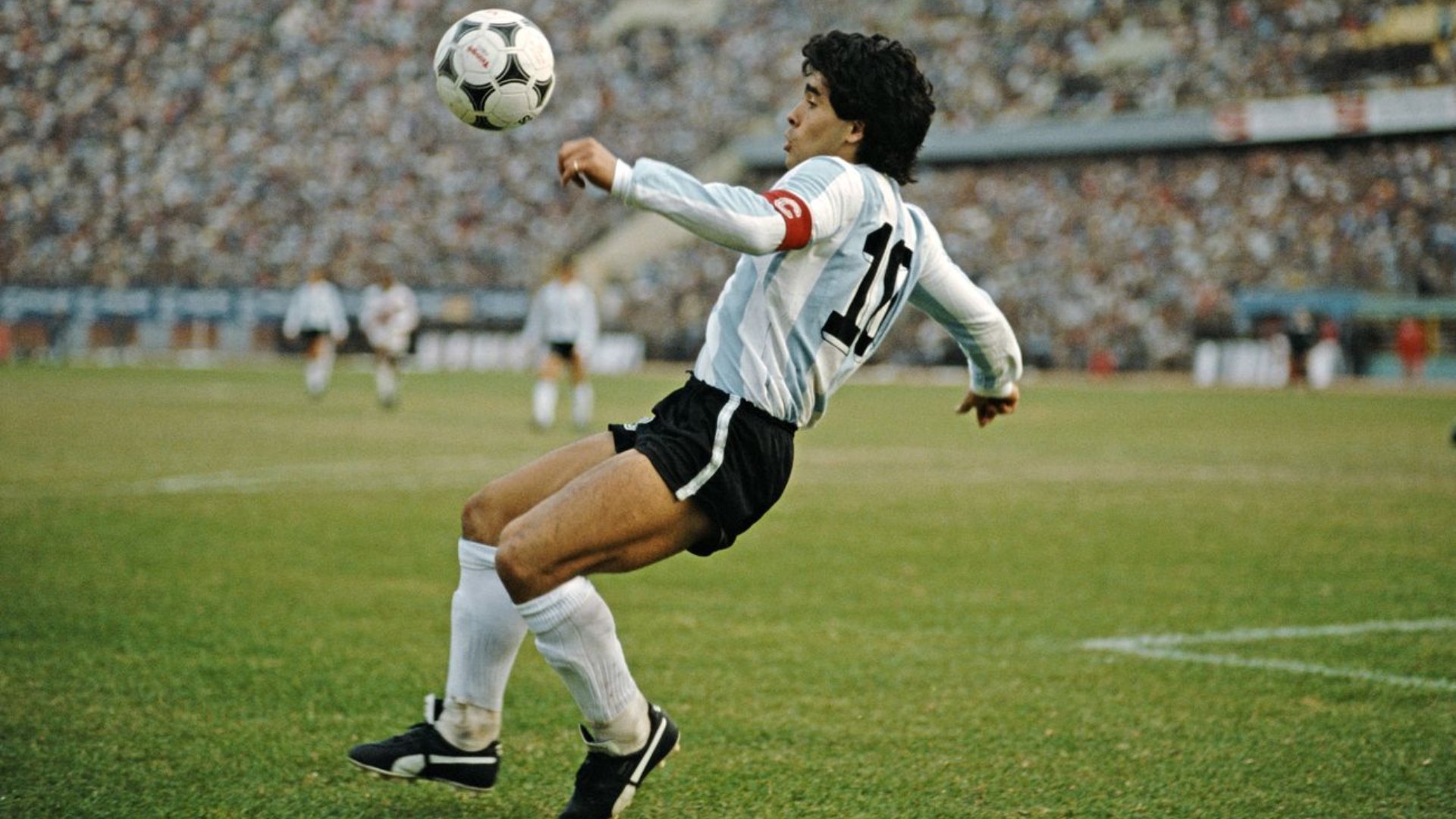 Los hijos de Diego Maradona, ídolo del fútbol argentino fallecido en 2020, solicitaron a la justicia trasladar los restos de su padre