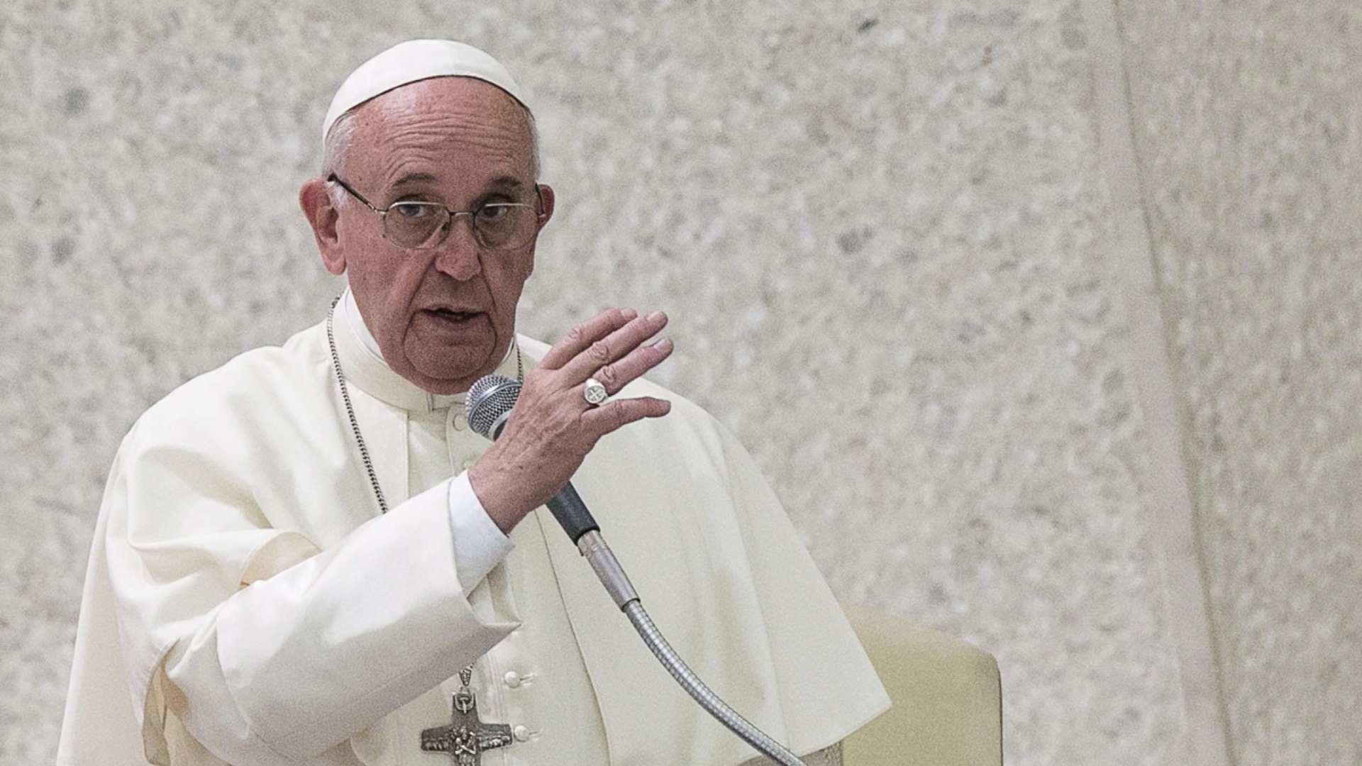 Papa Francisco se disculpa por frases juzgadas homofóbicas