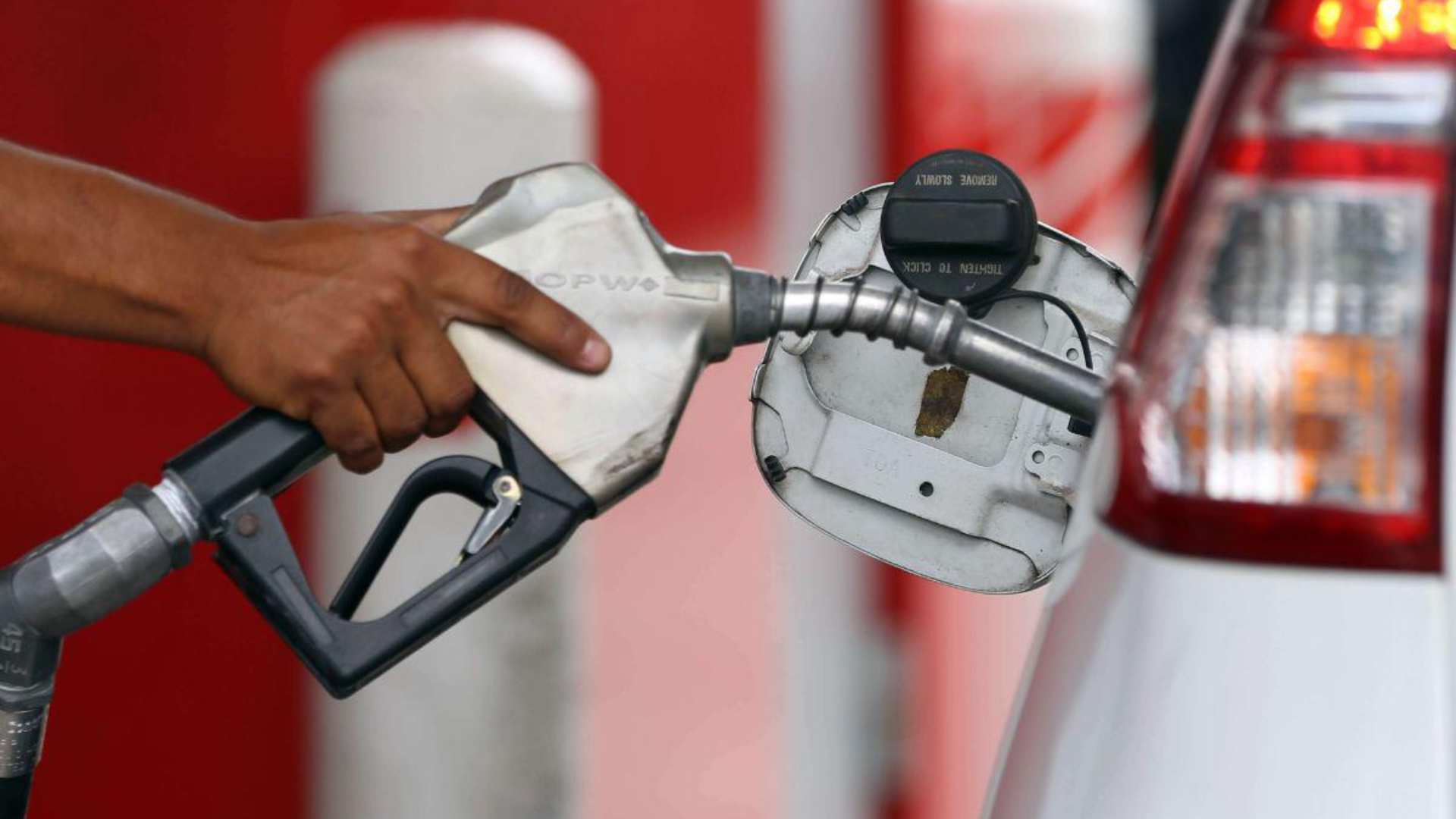 Precios de los combustibles bajan la próxima semana en Honduras