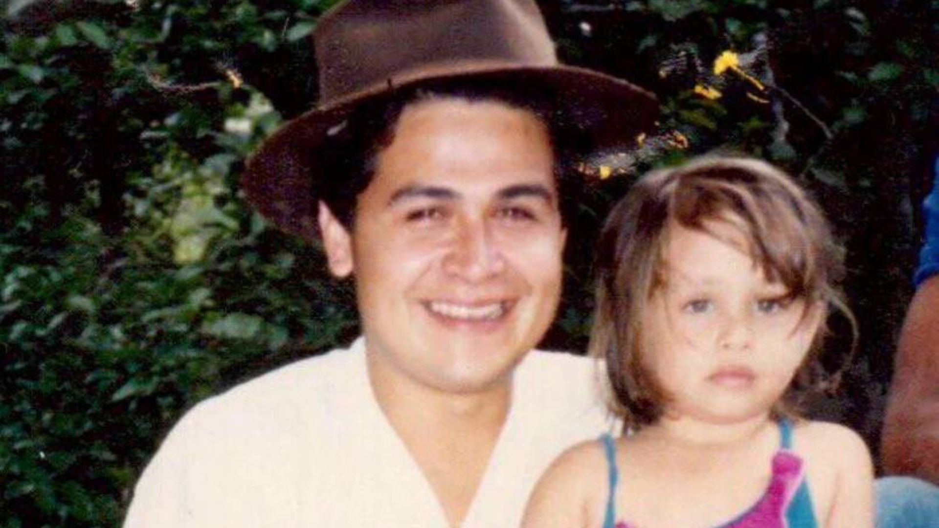 JOH posa junto a su primogénita Ivonne.
