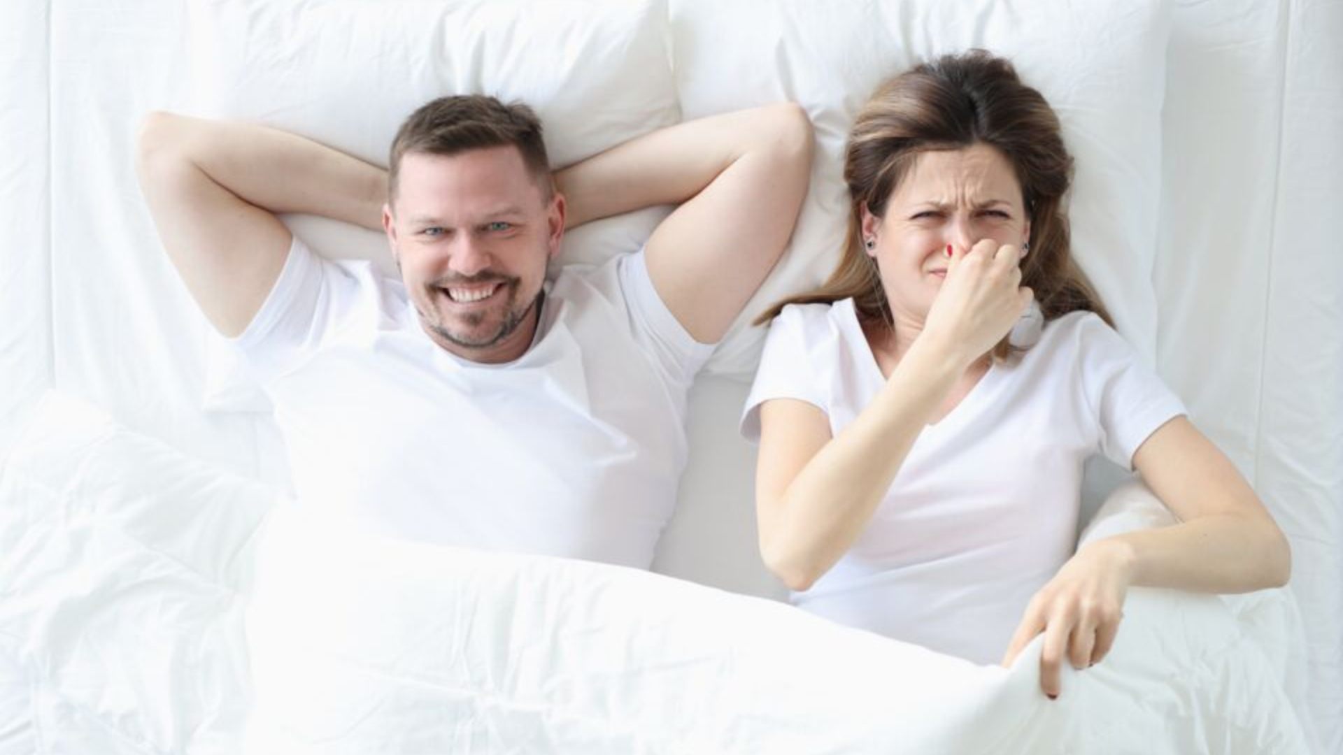 Pareja acostada