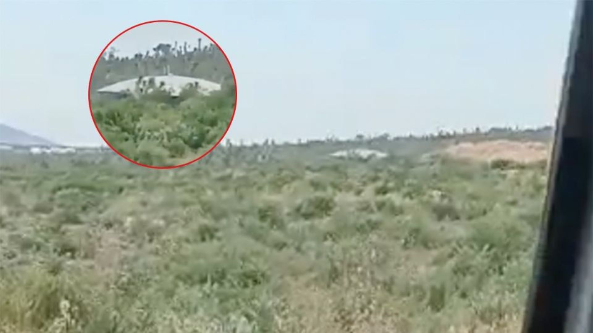 Usuario de las redes sociales capta a un OVNI luego de presuntamente haberlo visto descender en un lote baldío de García, Nuevo León.