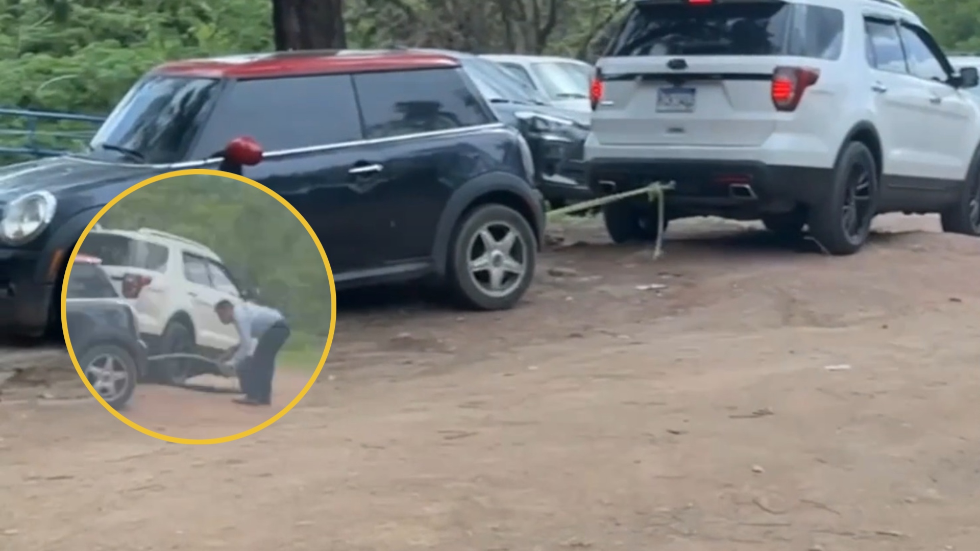 Maestro de la UNAH es grabado quitando carro de estudiante para estacionarse el