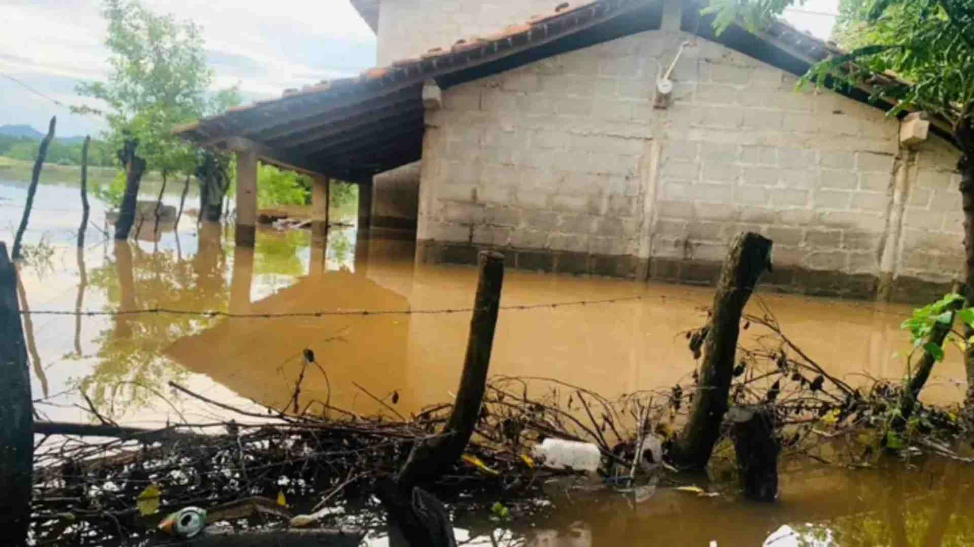 inundacion costa de amates puente peatonal