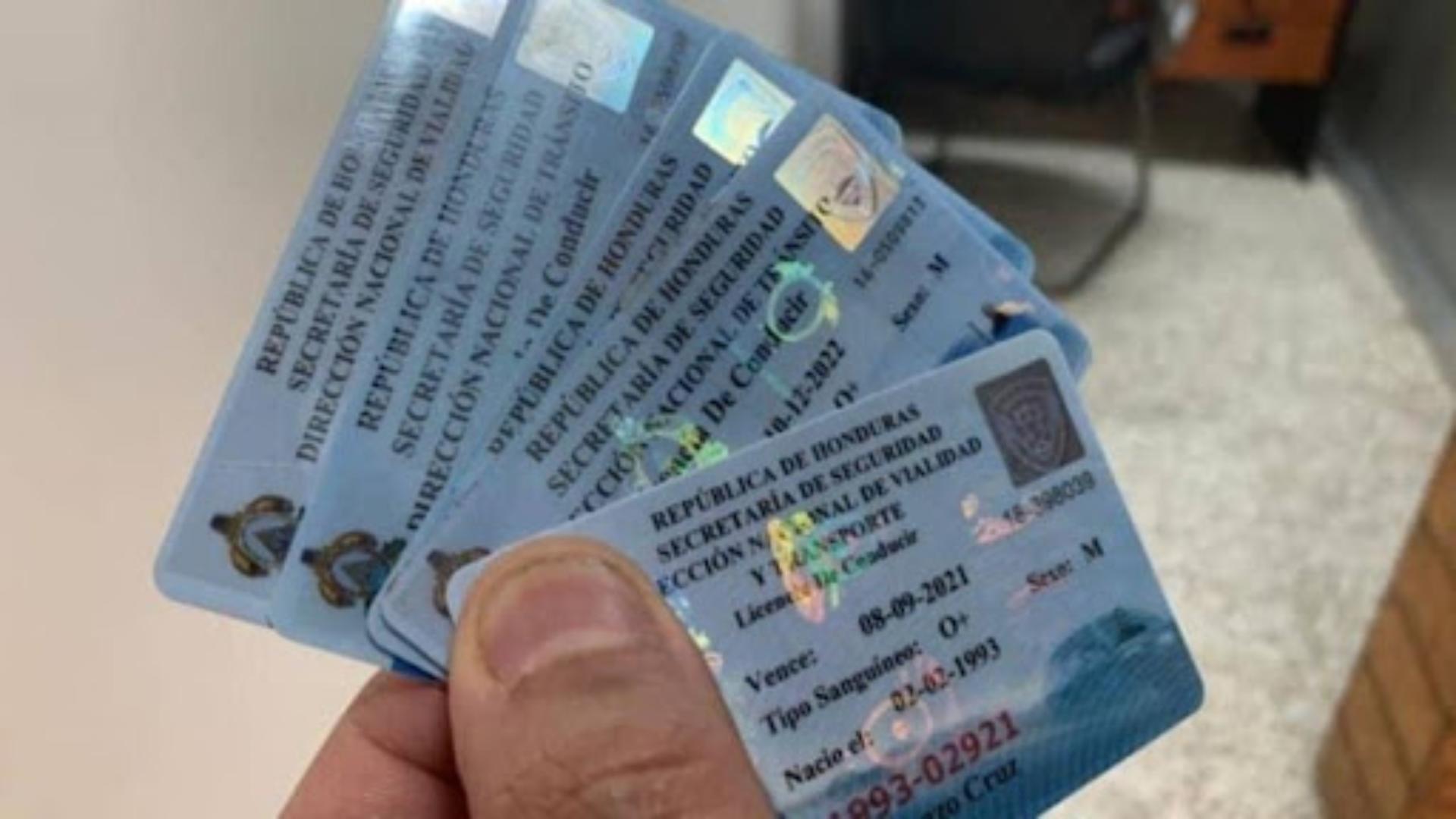 ¿Qué debo hacer en caso de extraviar mi licencia de conducir?