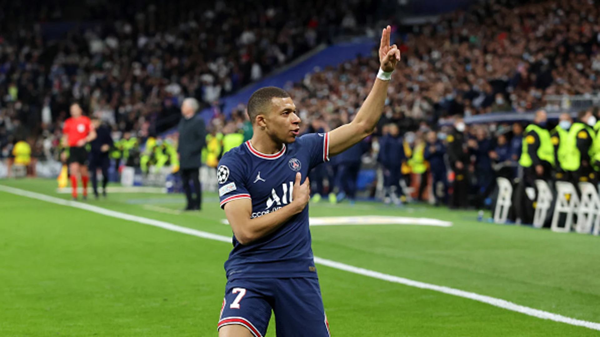 El Real Madrid se encuentra en plena celebración tras el anuncio oficial del fichaje de Kylian Mbappé para las próximas cinco temporadas.
