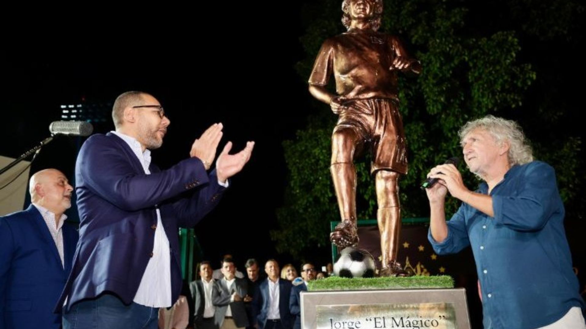El legendario exfutbolista Jorge González Barillas, conocido mundialmente como ‘Mágico González’, ha sido honrado con un museo y una estatua en su natal El Salvador.