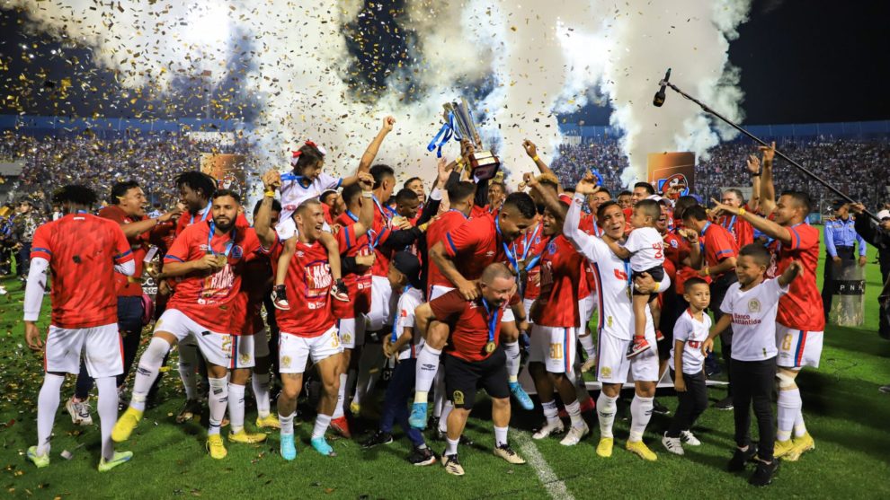 El Club Deportivo Olimpia, uno de los equipos más emblemáticos y populares de Centroamérica, celebra hoy sus 112 años de historia.