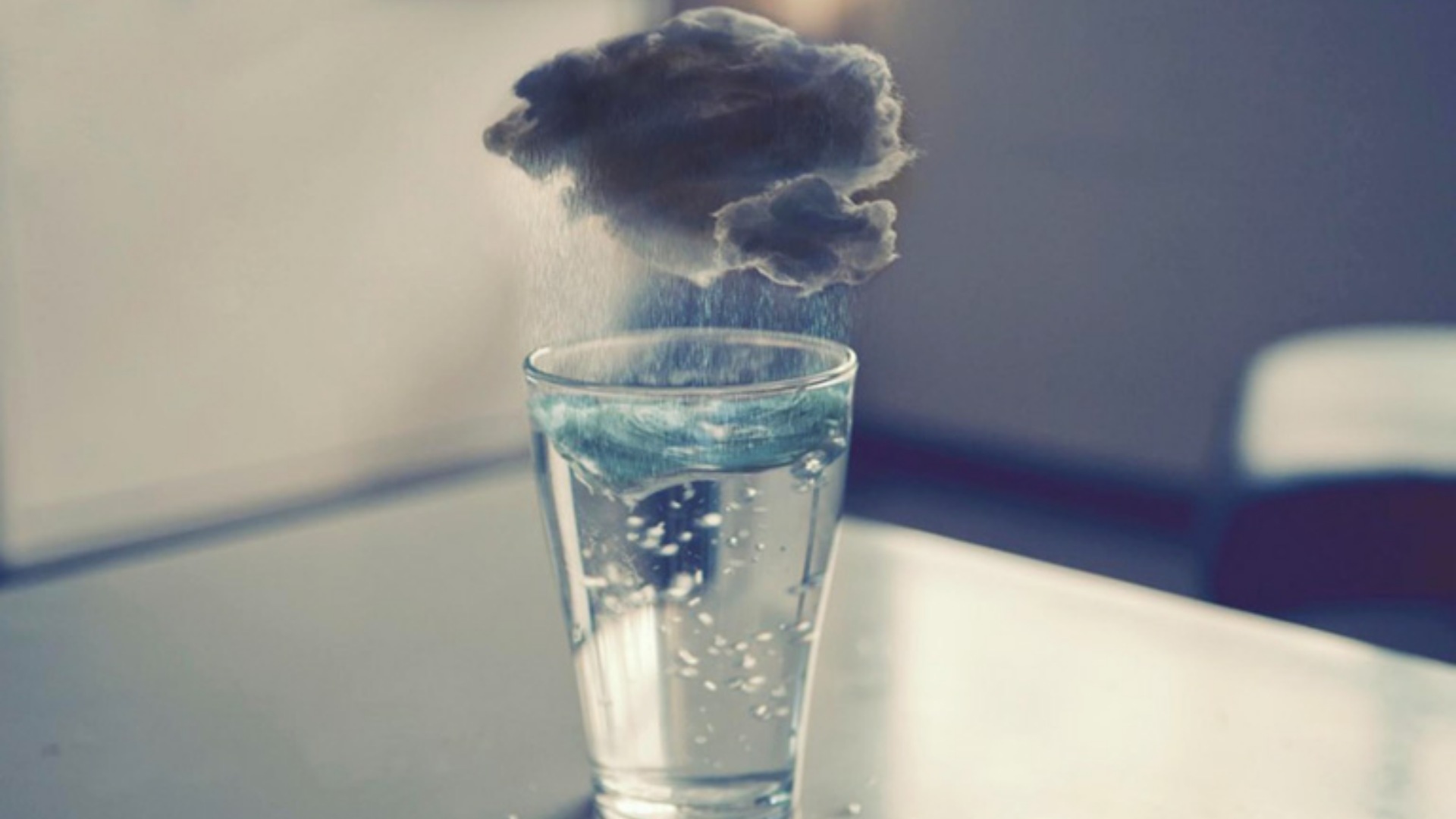 Conoce las consecuencias de beber el agua de lluvia